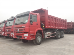 各种型号的中国重汽豪沃6x4自卸车，带标准驾驶室，10轮自卸车，25吨自卸车