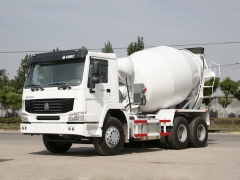 SINOTRUKHO 6x4混合卡车加标准总线,水泥混合卡车,8立方模混凝土联线