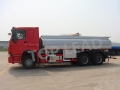 SINOTRUKHO 6x4aietyciontanque,camióncisterna de 18M3可燃性,petroleoDiesel运输cisterna