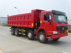 中国重汽豪沃8x4型标准驾驶室自卸车，30-60吨自卸车，自卸砂车