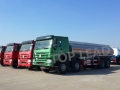 中国重汽豪沃8x4重型油罐车、燃油罐车、25M3输油罐车
